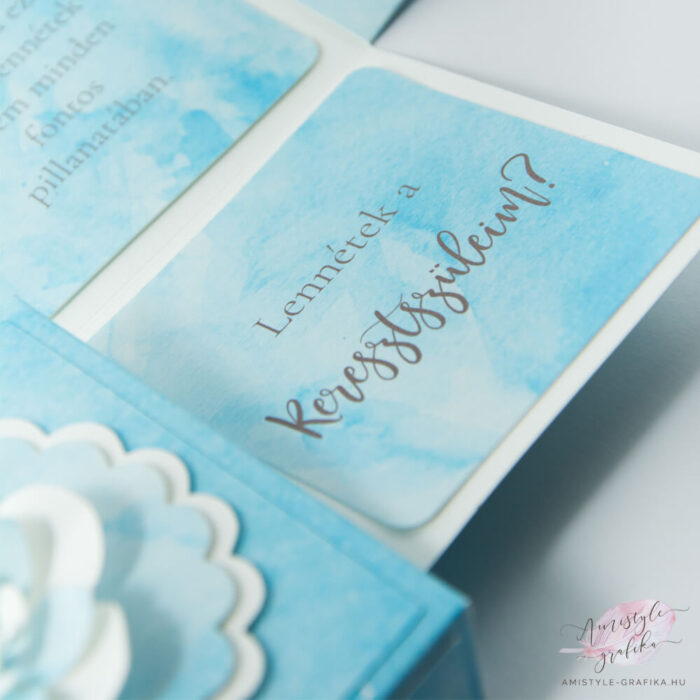 Kék Virágos Keresztszülő Felkérő Meglepetésdoboz - Több színben Kék Virágos Keresztszülő Felkérő Meglepetésdoboz - Több színben